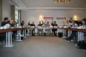 Die Delegierten des Landesjugendtages bei der Beschlussfassung über die neue Satzung der komba jugend thüringen (Foto: Archiv komba gewerkschaft)